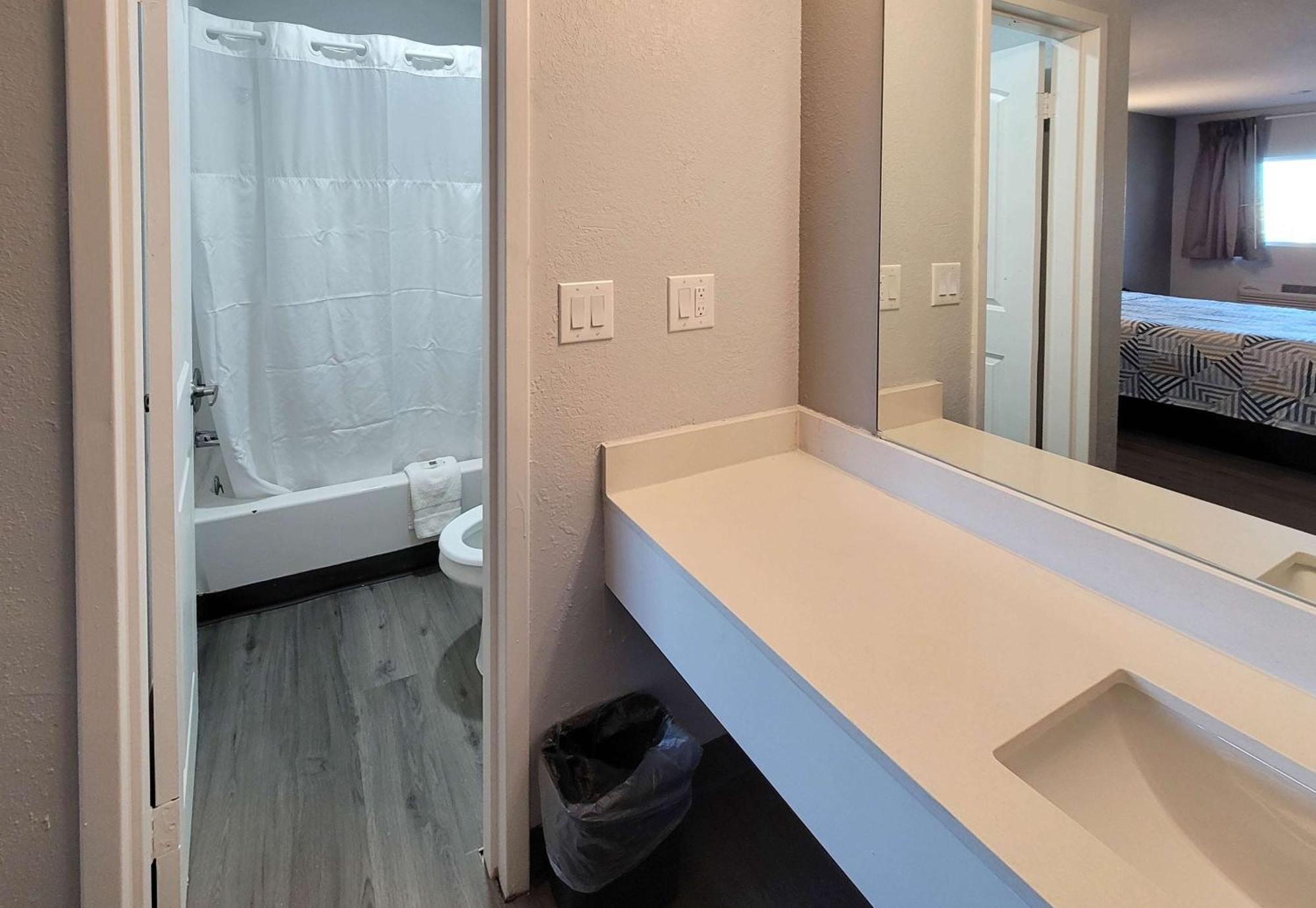 Motel 6 Wichita Ks South I35 Екстер'єр фото